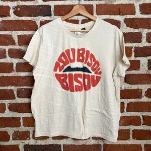 💋 Joanie Graphic T-Shirt – “Zou Bisou  Bisou” Lips Print – Size L